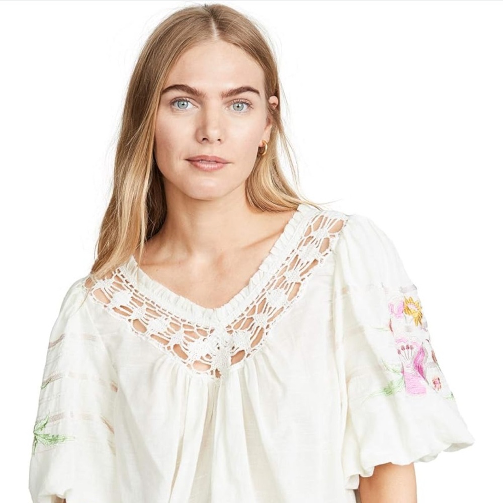 Free People Top Embroidered Bohemian Style Flower Blouse 🌸🌼 - Picture 2 of 8